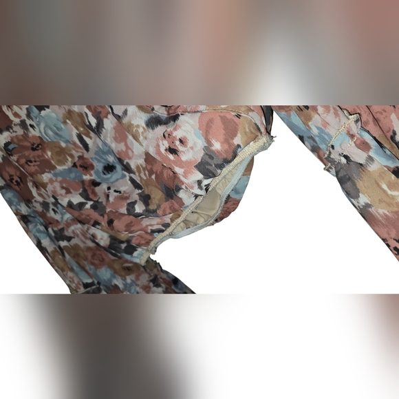 Peach Love Long Belle Sleeve Floral V-Neck Women's Crop Top - Picture 2 of 5